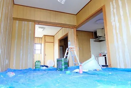 昌WORKSの職人が切りのいいところまで進める夕方の工事（15:30〜）